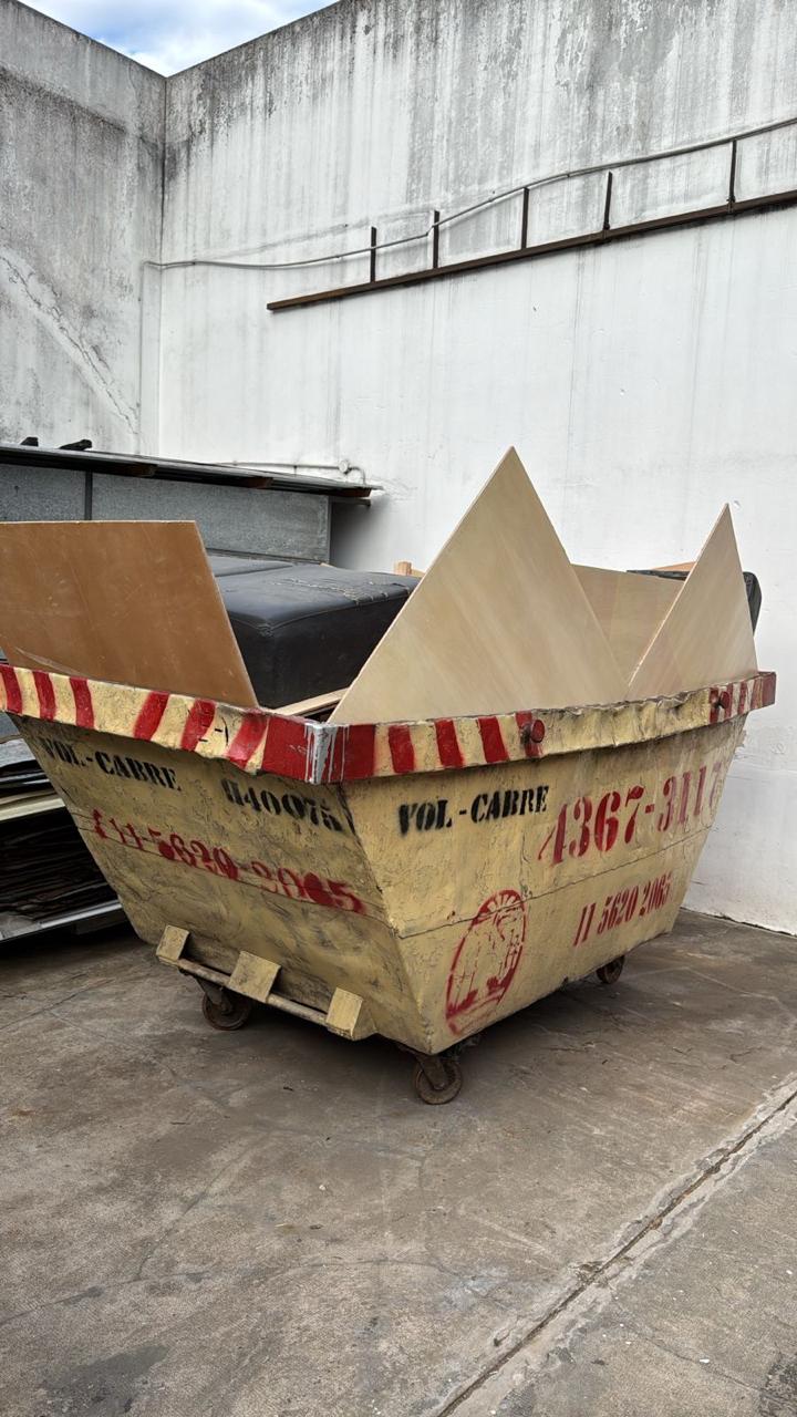 Volquete VOL-CABRE con material de obra